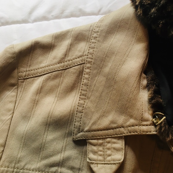 Vintage Jacket with Removable Faux Fur - Picture 5 of 5